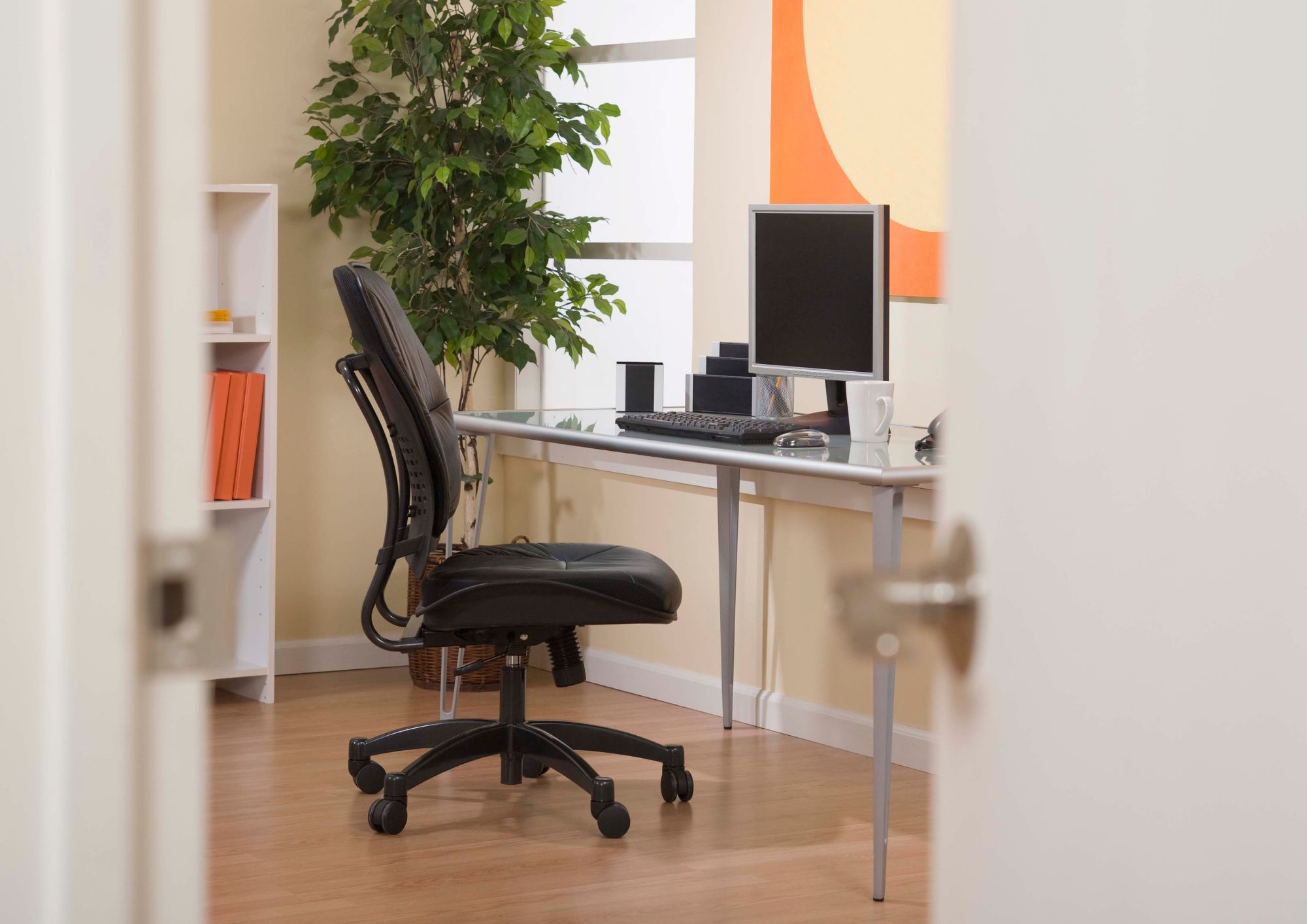 כיסא לישיבה ממושכת מול מחשב